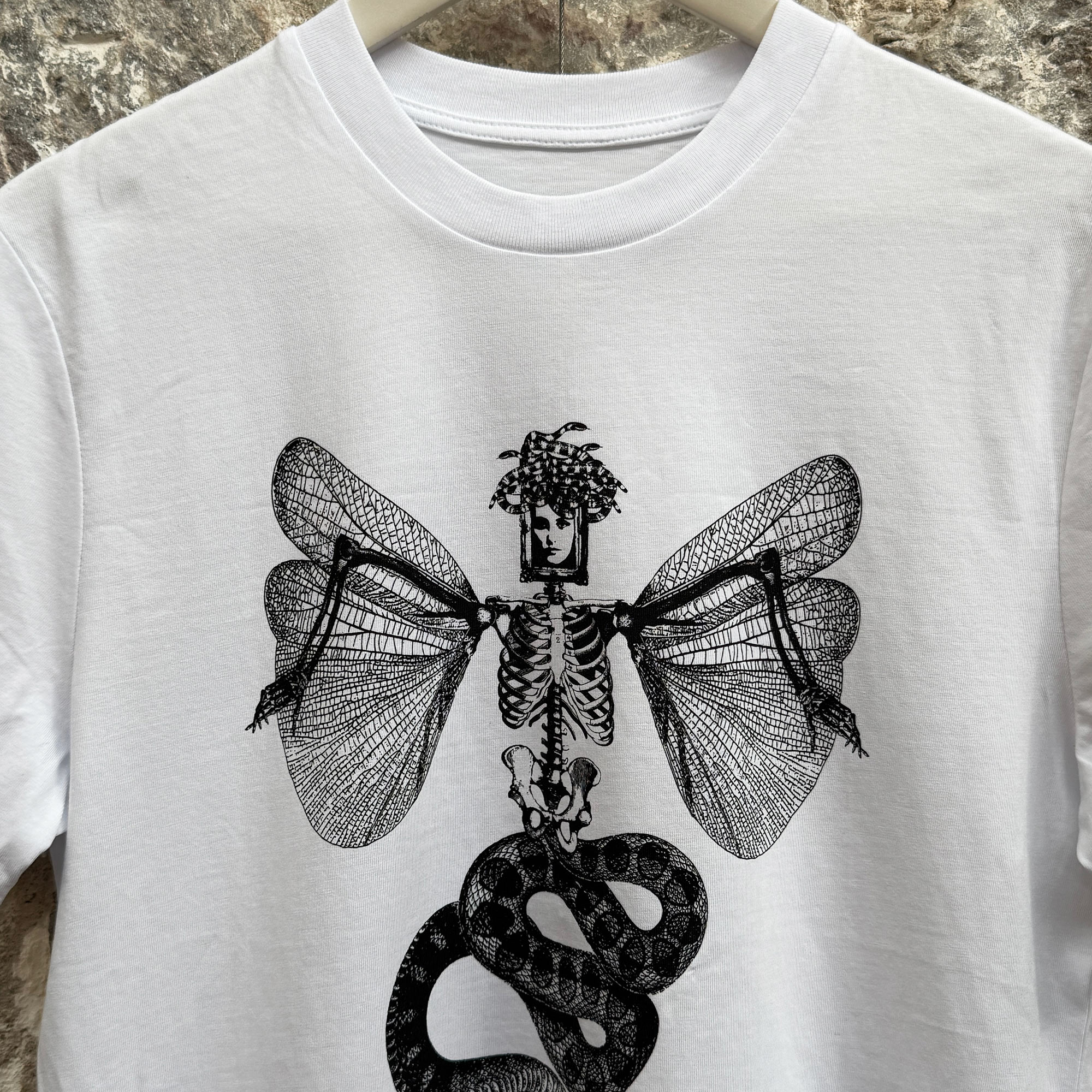 Medusa_Organic Cotton T Shirt - close up top